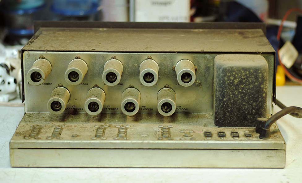Vintage Audio Addict - I have removed the faceplate during this